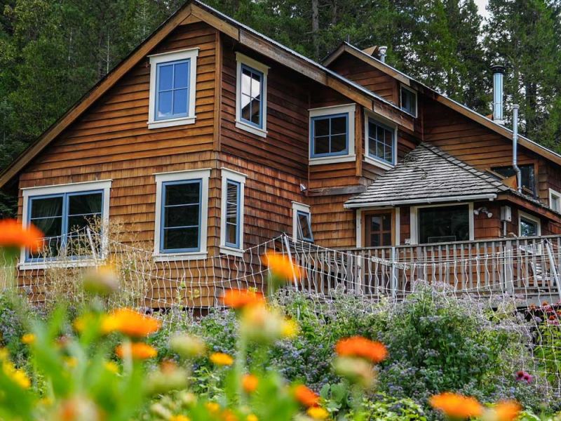 Farmhouse Studio vacation rental in summer surrounded by flowers and trees