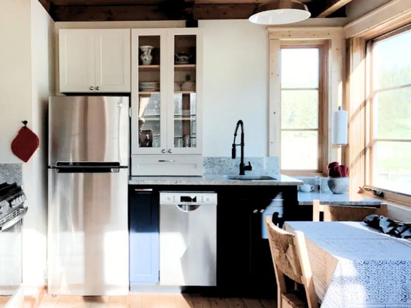 Cozy and light kitchen/dining