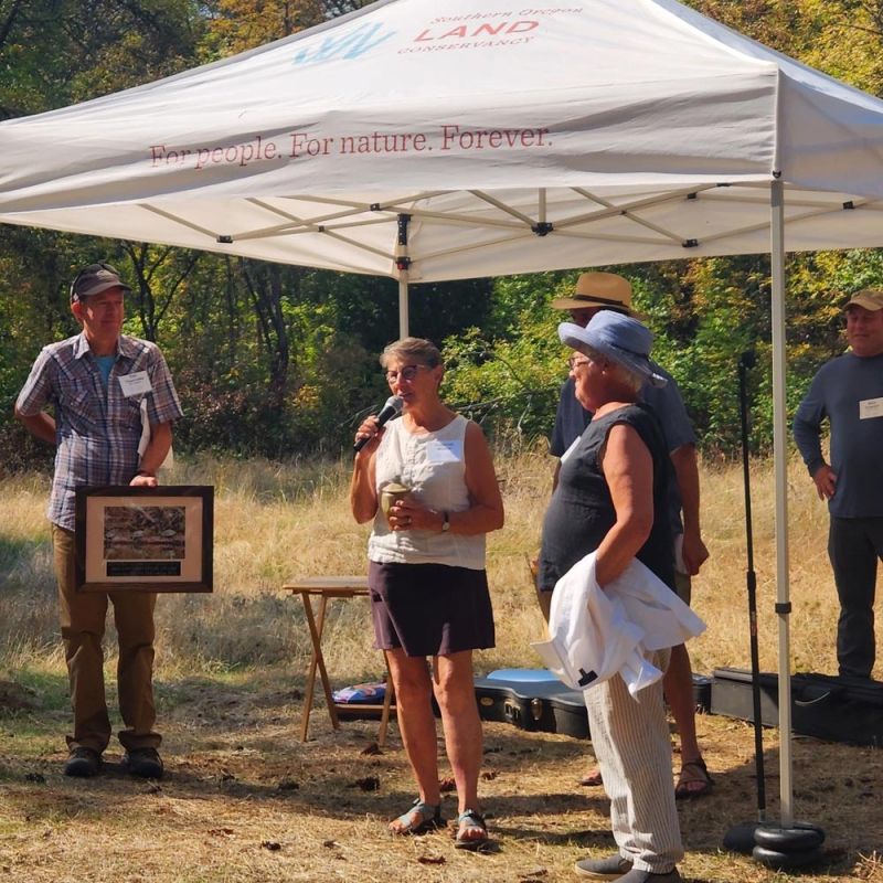 Suzanne and Lanita receive 2022 Conservation Award